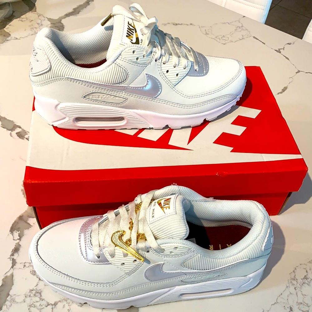 Air Max 90 Size 10 with Gold Chain. Hard to find!!